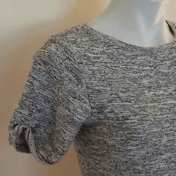 (Final price) Divided Light Grey Crop Top - Picture 4 of 9